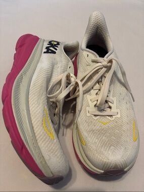 Hoka Women's Clifton 9 Eggnog/Blanc de blanc Size 8.5